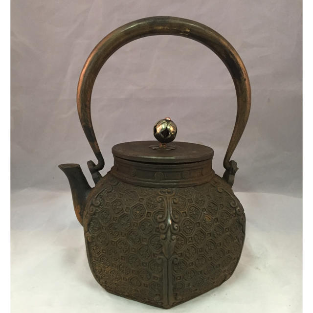 超美品 六角鉄瓶 在銘 古民家で保存されていました。 家茂日本琵琶湖在東　鉄瓶 金属工芸