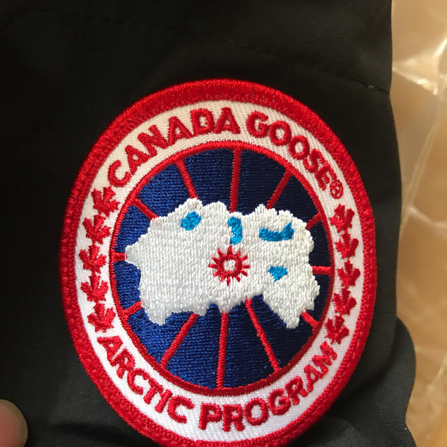 CANADA GOOSE(カナダグース)の★カナダグース ★マクミラン★ブラック ★Sサイズ★新品未使用★完売商品★希少 メンズのジャケット/アウター(ダウンジャケット)の商品写真