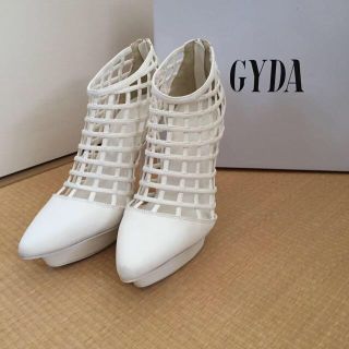 ジェイダ(GYDA)のGYDAホワイトサンダル24.5(サンダル)