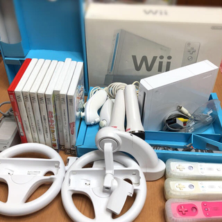 ウィー(Wii)のWii 本体 ＋ ソフト9本、付属色々(家庭用ゲーム機本体)