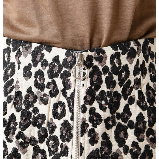 DouDou(ドゥドゥ)のDOUDOU ヒョウ柄ジャガードスカート レディースのスカート(ひざ丈スカート)の商品写真