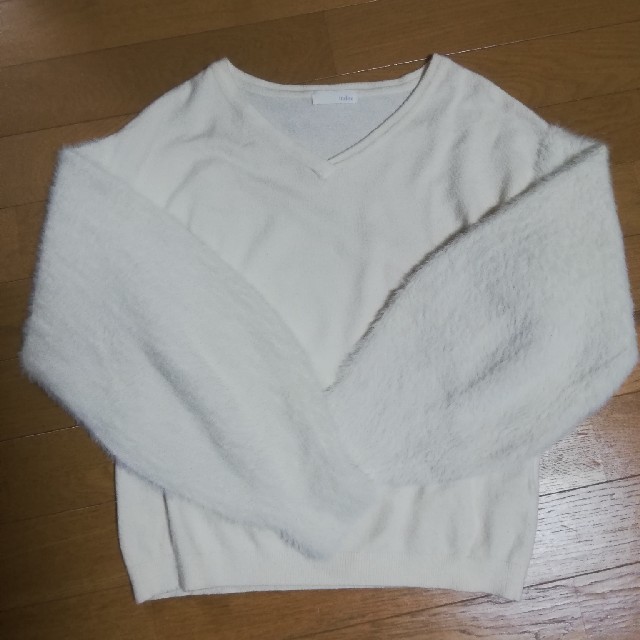 INDEX(インデックス)の袖シャギー重ねVネックニット レディースのトップス(ニット/セーター)の商品写真