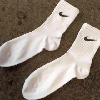 ナイキ(NIKE)のNIKE ソックス 残り①点。(ソックス)