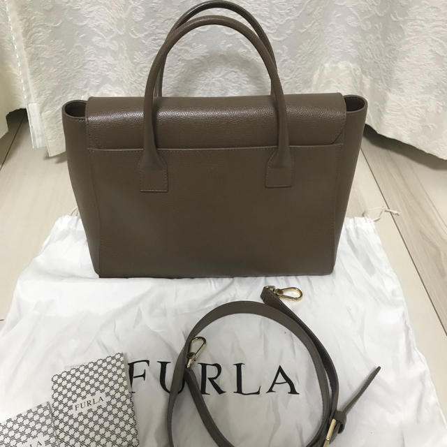 Furla(フルラ)のフルラ メトロポリス ミディアム ブラウン バッグ レディースのバッグ(ハンドバッグ)の商品写真
