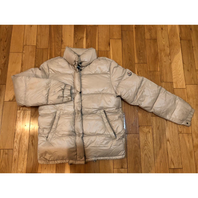 MONCLER(モンクレール)のMONCLER モンクレール レディース ダウン ベージュ レディースのジャケット/アウター(ダウンジャケット)の商品写真