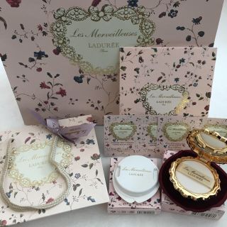 レメルヴェイユーズラデュレ(Les Merveilleuses LADUREE)のラデュレ  貝殻 ケース コンパクトケース ファンデーション サンプル付き(ファンデーション)