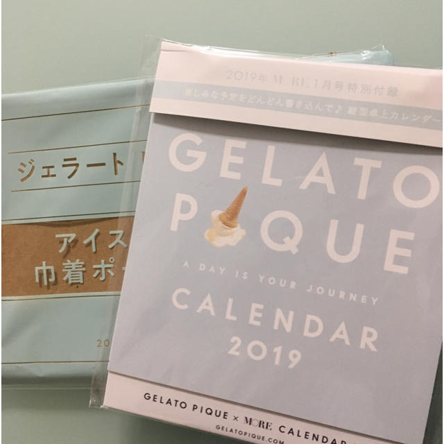 gelato pique(ジェラートピケ)のMORE 1月号付録  ジェラートピケ アイスクリーム柄巾着ポーチ&カレンダー レディースのファッション小物(ポーチ)の商品写真