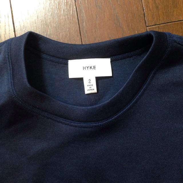 HYKE(ハイク)のHYKE ネイビートップス レディースのトップス(Tシャツ(半袖/袖なし))の商品写真