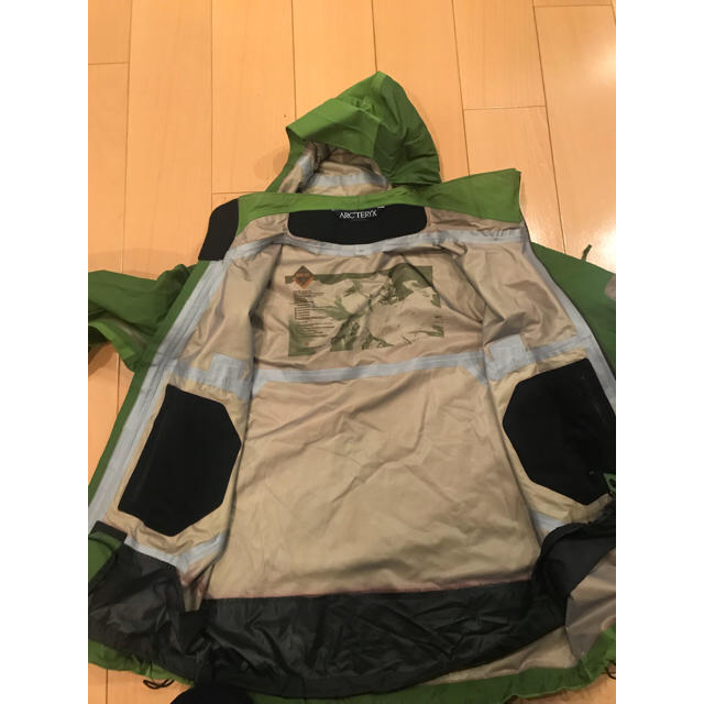 ARC'TERYX(アークテリクス)の最終値下げしました！Arcteryx マウンテンパーカー 中古M メンズのジャケット/アウター(マウンテンパーカー)の商品写真