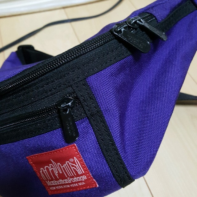 Manhattan Portage(マンハッタンポーテージ)のマンハッタンポーテージ メッセンジャーバッグ ミニ ウエストポーチ パープル メンズのバッグ(メッセンジャーバッグ)の商品写真