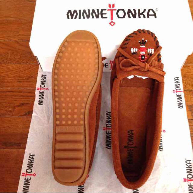 Minnetonka(ミネトンカ)の新品 ミネトンカ5サンダーバードモカシン レディースの靴/シューズ(ローファー/革靴)の商品写真