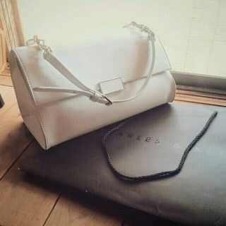 チャールズアンドキース(Charles and Keith)のCharles＆Keith♡白クラッチ(クラッチバッグ)