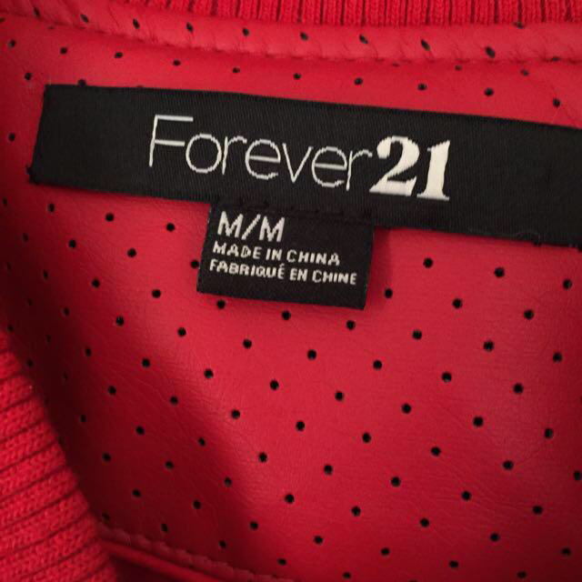 FOREVER 21(フォーエバートゥエンティーワン)のフェイクレザーブルゾン レディースのジャケット/アウター(ライダースジャケット)の商品写真