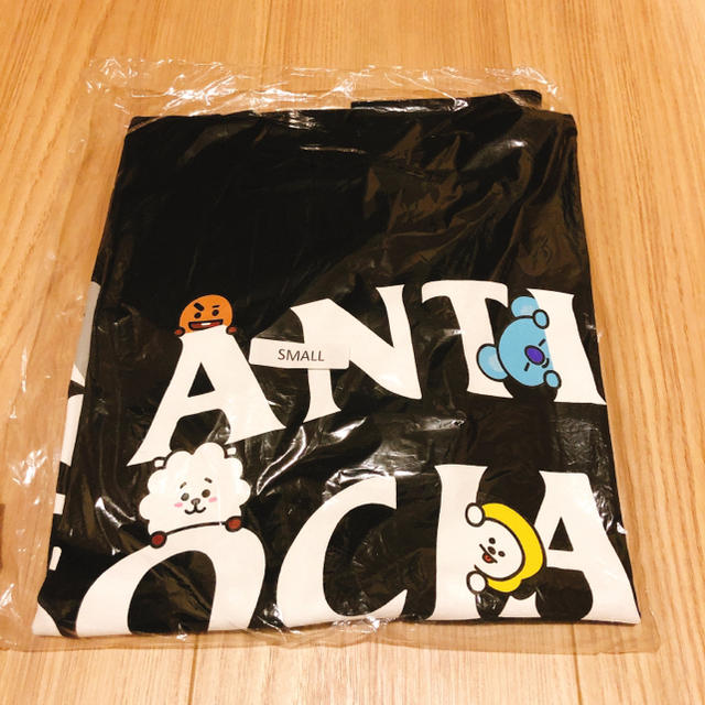 BT21CLUB ASSC x BT21 Collab Peekaboo tee