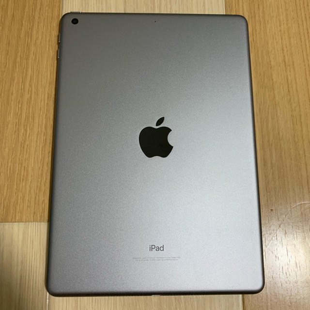 Apple(アップル)のiPad 6th 2018 Wi-Fiモデル 32GB スペースグレイ おまけ有 スマホ/家電/カメラのPC/タブレット(タブレット)の商品写真