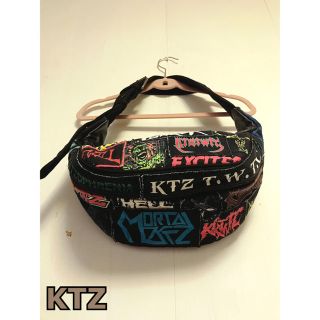 ココントーザイ(Kokon to zai (KTZ))のKTZ ボディバッグ メタルパッチ ロゴ ショルダー(ボディーバッグ)