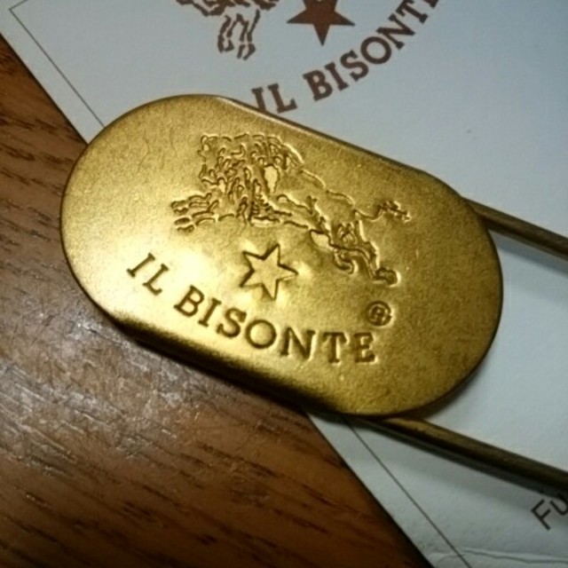 IL BISONTE(イルビゾンテ)のイル、ビゾンテ、ピンブローチ　コールド レディースのアクセサリー(その他)の商品写真