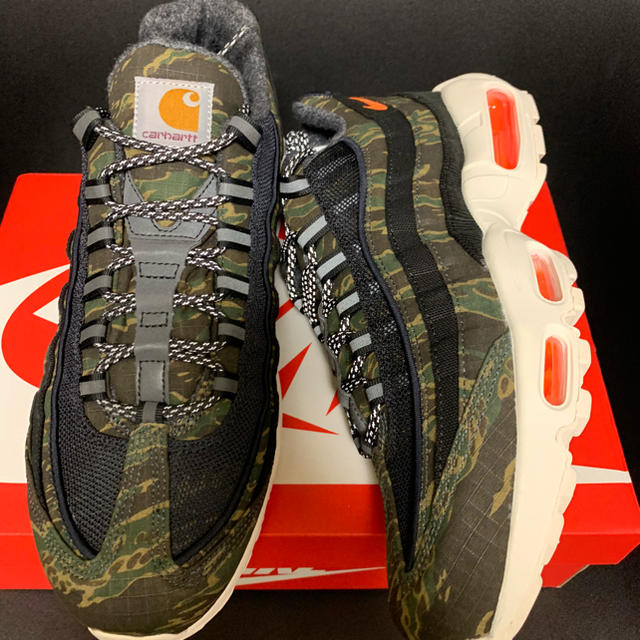 NIKE(ナイキ)の国内正規品 NIKE × CARHARTT WIP AIRMAX9528.5cm メンズの靴/シューズ(スニーカー)の商品写真