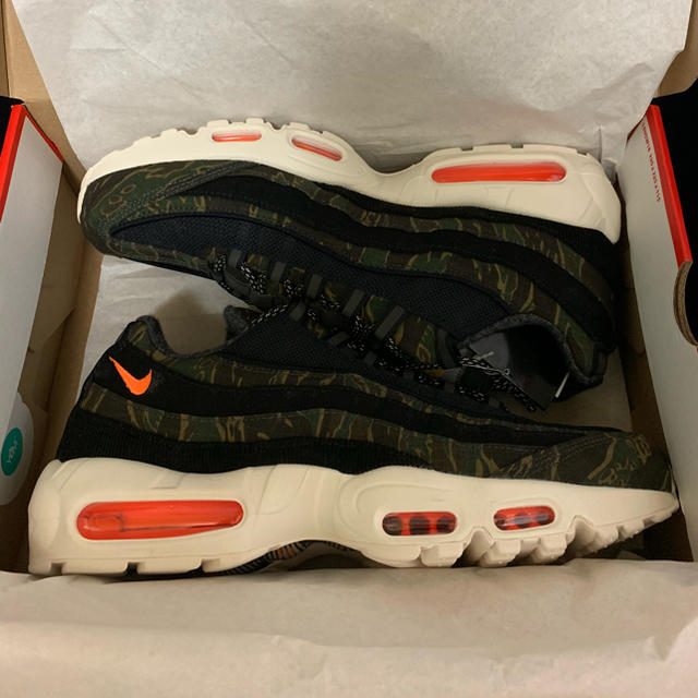 NIKE(ナイキ)の国内正規品 NIKE × CARHARTT WIP AIRMAX9528.5cm メンズの靴/シューズ(スニーカー)の商品写真