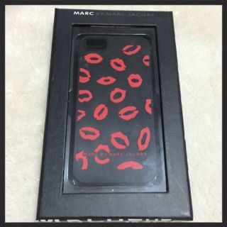 マークバイマークジェイコブス(MARC BY MARC JACOBS)のiPhoneカバー⁂キスマーク(モバイルケース/カバー)