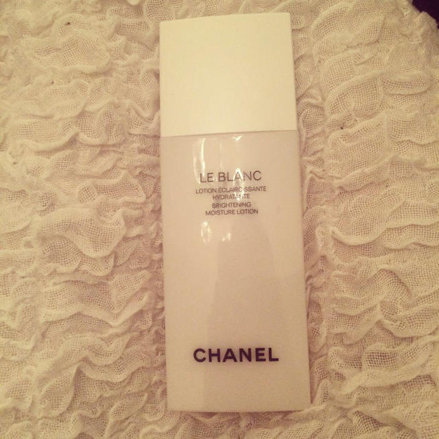 CHANEL(シャネル)のCHANEL LE BLUNC 化粧水 コスメ/美容のボディケア(その他)の商品写真