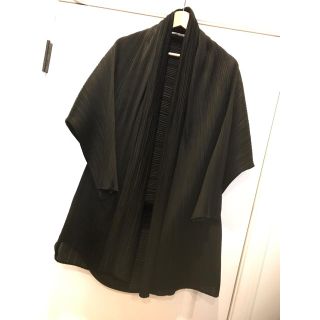 プリーツプリーズイッセイミヤケ(PLEATS PLEASE ISSEY MIYAKE)の【美品】プリーツプリーズ  カーディガン 3  黒 0303O1-6(カーディガン)