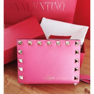 ヴァレンティノ(VALENTINO)のpom pom様専用☆valentino  ロックスタッズ ウォレット ピンク(財布)