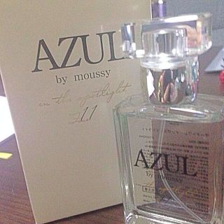 アズールバイマウジー(AZUL by moussy)のアズールオードトワレインザスポットライト(香水(女性用))