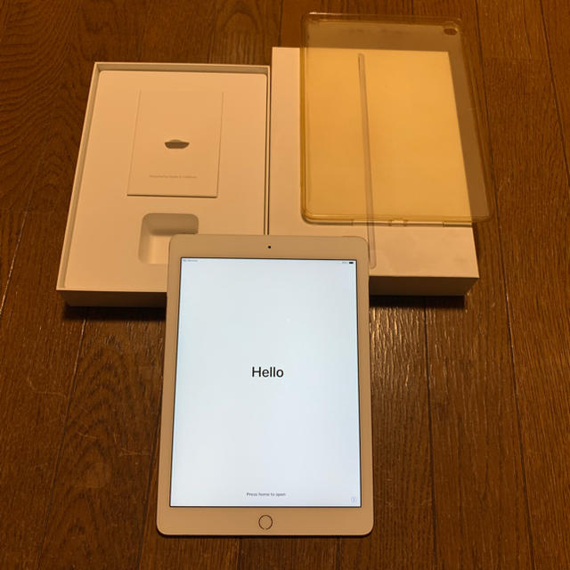 iPad(アイパッド)のiPad Air2 mghy2j a 64GB Silver セルラー版 スマホ/家電/カメラのPC/タブレット(タブレット)の商品写真