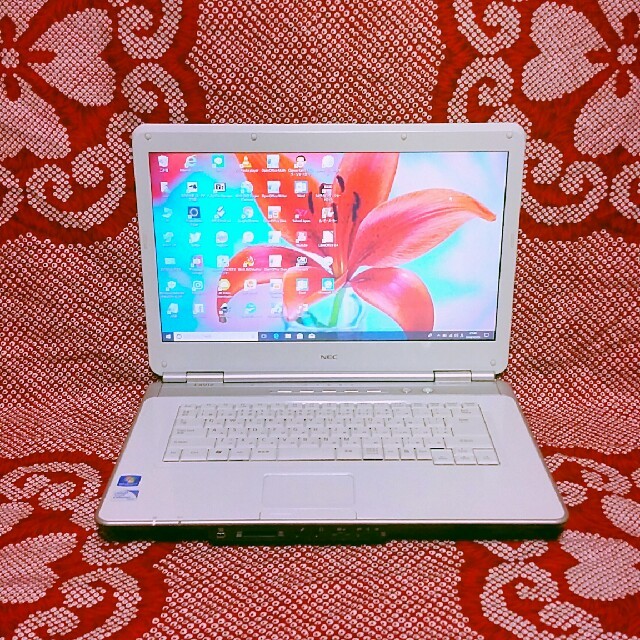 美品♡ホワイト♡大容量HDD♡最新Windows10♡オフィス♡特典付き♡のサムネイル