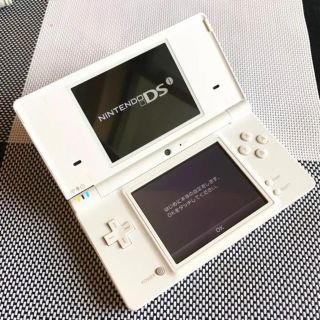 ニンテンドーDS(ニンテンドーDS)の【値下げ】【中古】任天堂 DSi 【美品】(携帯用ゲーム機本体)