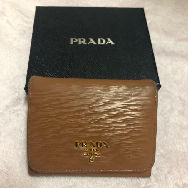 PRADA(プラダ)の箱付き PRADA ミニ財布 値下げ！ レディースのファッション小物(財布)の商品写真