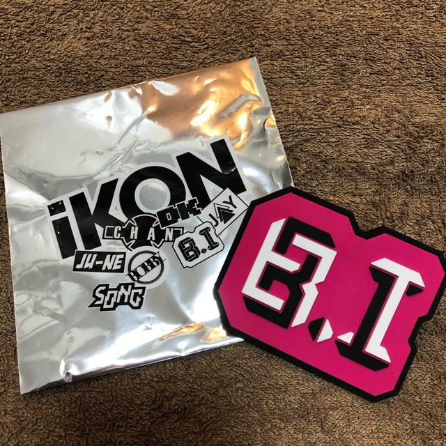 iKON(アイコン)のiKON ラバーバッチ B.I ハンビン エンタメ/ホビーのCD(K-POP/アジア)の商品写真