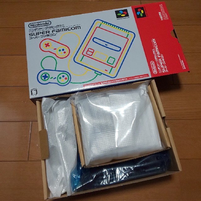 スーパーファミコン(スーパーファミコン)のななこ様専用【極美品】ニンテンドークラシックミニ スーパーファミコン  エンタメ/ホビーのゲームソフト/ゲーム機本体(家庭用ゲーム機本体)の商品写真