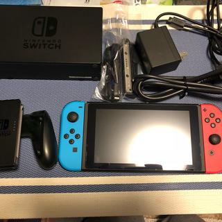 ニンテンドースイッチ(Nintendo Switch)の任天堂Switch本体 ネオンブルー／ネオンレッド(携帯用ゲーム機本体)