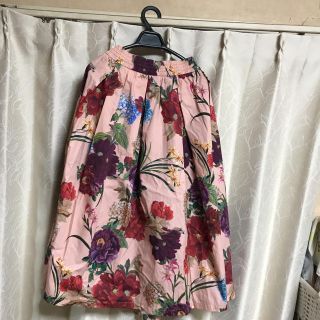 ザラ(ZARA)の花柄フレアスカート(ひざ丈スカート)