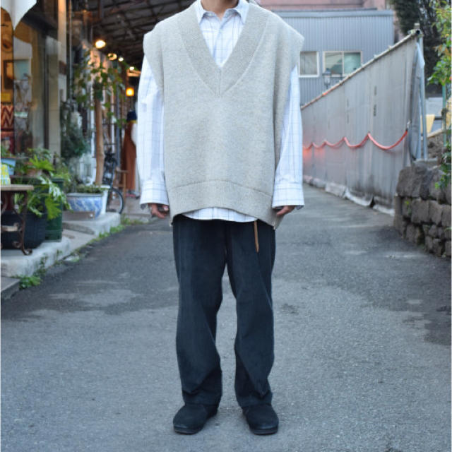 UNUSED(アンユーズド)のunused 18AW V-NECK KNIT VEST メンズのトップス(ニット/セーター)の商品写真