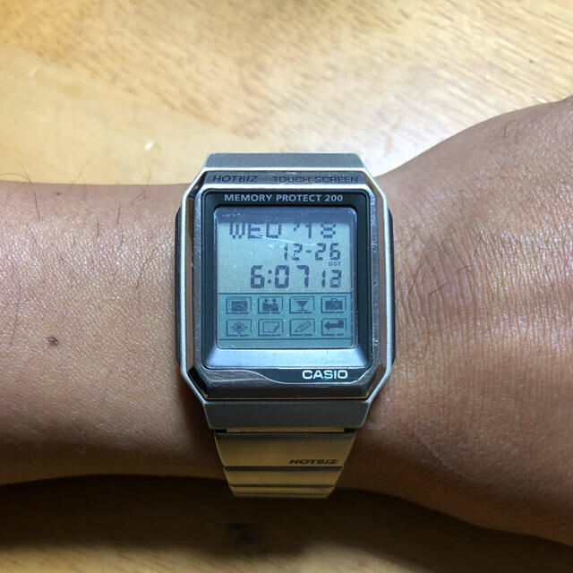 アップルウ﹛ CASIO レトロ HOTBIZと初代の通販 by 80s耀司's shop｜カシオならラクマ - CASIO タッチスクリーン 腕時計 ☢アップルウ