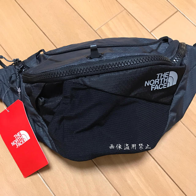 THE NORTH FACE(ザノースフェイス)の新品未使用 ヨーロッパ限定 ノースフェイス ボディバッグ ブラック メンズのバッグ(ボディーバッグ)の商品写真