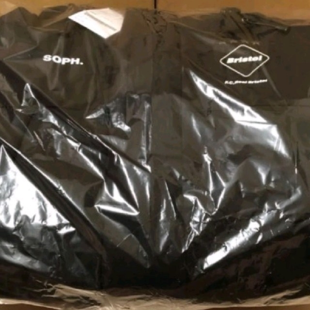 F.C.R.B.(エフシーアールビー)のFCRB  Bristol ダウン ベンチコート M   黒   送料無料 メンズのジャケット/アウター(ダウンジャケット)の商品写真
