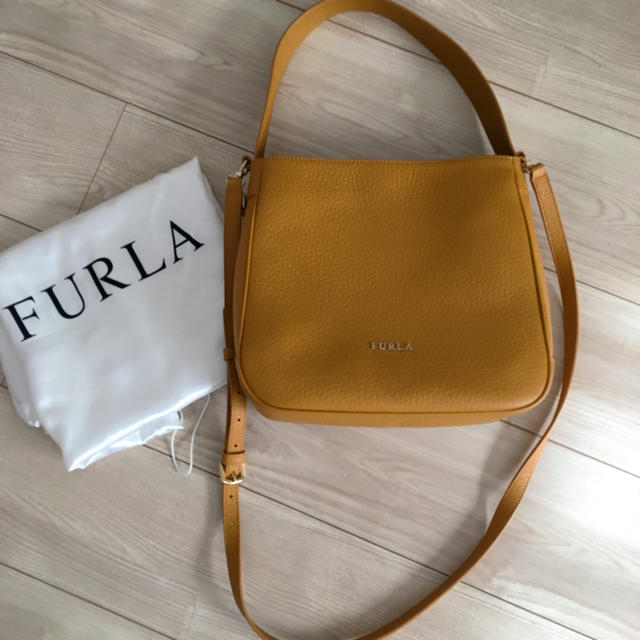 新品FURLA レザー2WAYショルダーバッグ