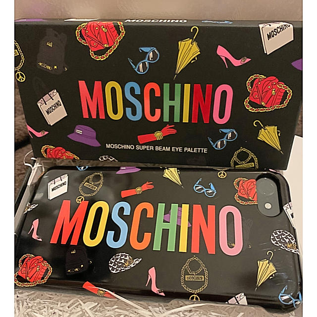 MOSCHINO(モスキーノ)のMOSCHINOトリモリ新品未使用コラボケータイケースとアイシャドウ コスメ/美容のベースメイク/化粧品(アイシャドウ)の商品写真