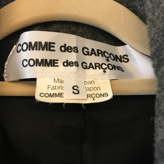 COMME des GARCONS(コムデギャルソン)のコムデギャルソン commedes garçonチェスターコート レディースのジャケット/アウター(チェスターコート)の商品写真