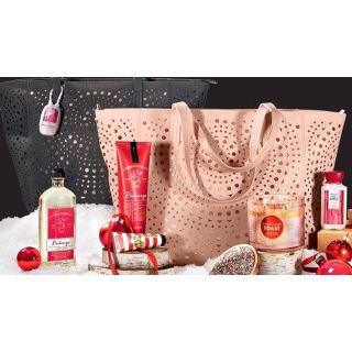 バスアンドボディーワークス(Bath & Body Works)の早い者勝ち！ bath and body works クリスマス限定品　バッグ付(ボディクリーム)