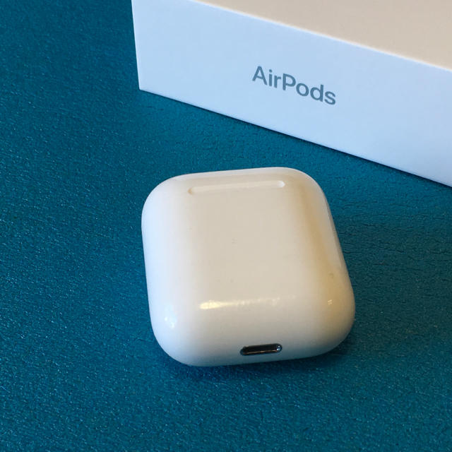 Apple(アップル)の中古アップルAirPod充電ケース スマホ/家電/カメラのオーディオ機器(ヘッドフォン/イヤフォン)の商品写真