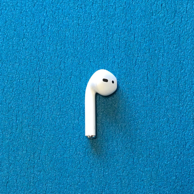 Apple(アップル)の左耳AirPod スマホ/家電/カメラのオーディオ機器(ヘッドフォン/イヤフォン)の商品写真