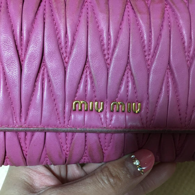 miumiu(ミュウミュウ)のミュウミュウ 長財布 マトラッセ レディースのファッション小物(財布)の商品写真