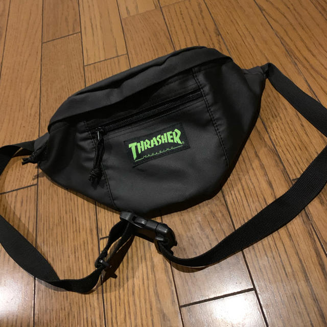 THRASHER(スラッシャー)のTHRASHERウエストポーチ美品 レディースのバッグ(ボディバッグ/ウエストポーチ)の商品写真