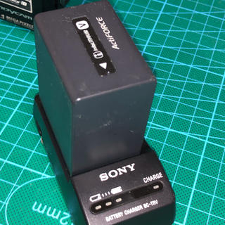 ソニー(SONY)の大容量バッテリーパックNP-FV100、チャージャーセット(ビデオカメラ)