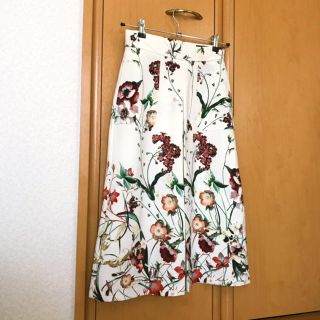 ザラ(ZARA)のZARA 花柄スカート(ひざ丈スカート)